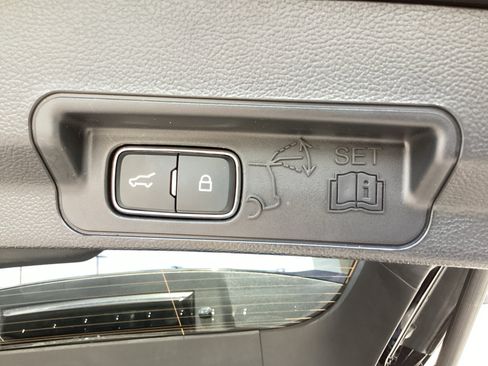 Used 2025 Ford Explorer ST-Line w/ Premium Package RWD image 17