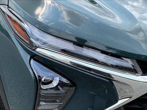 Used 2025 Chevrolet Trax LT FWD image 34
