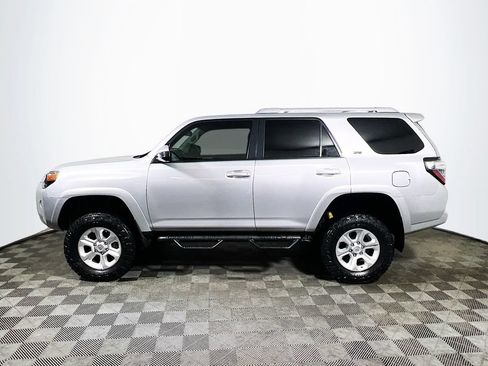 Used 2015 Toyota 4Runner SR5 AWD/4WD image 4