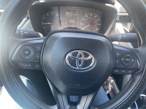 Used 2025 Toyota Corolla Cross L FWD image 12