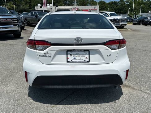 Used 2025 Toyota Corolla LE FWD image 6