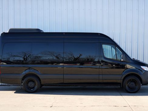 Used 2024 Mercedes-Benz Sprinter 2500 image 46