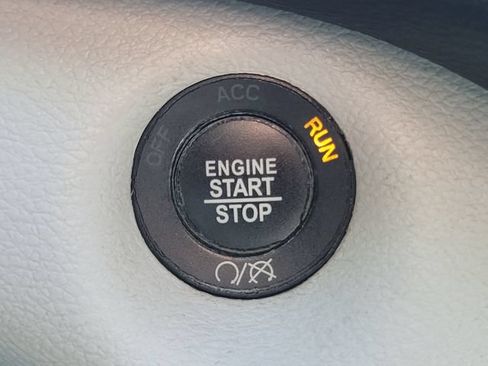 Used 2020 Jeep Cherokee Limited AWD/4WD image 17