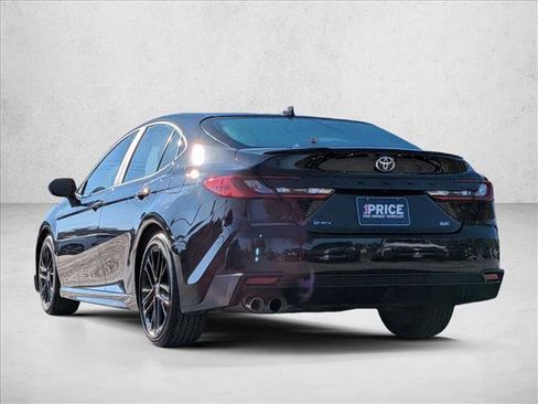 Used 2025 Toyota Camry SE image 8