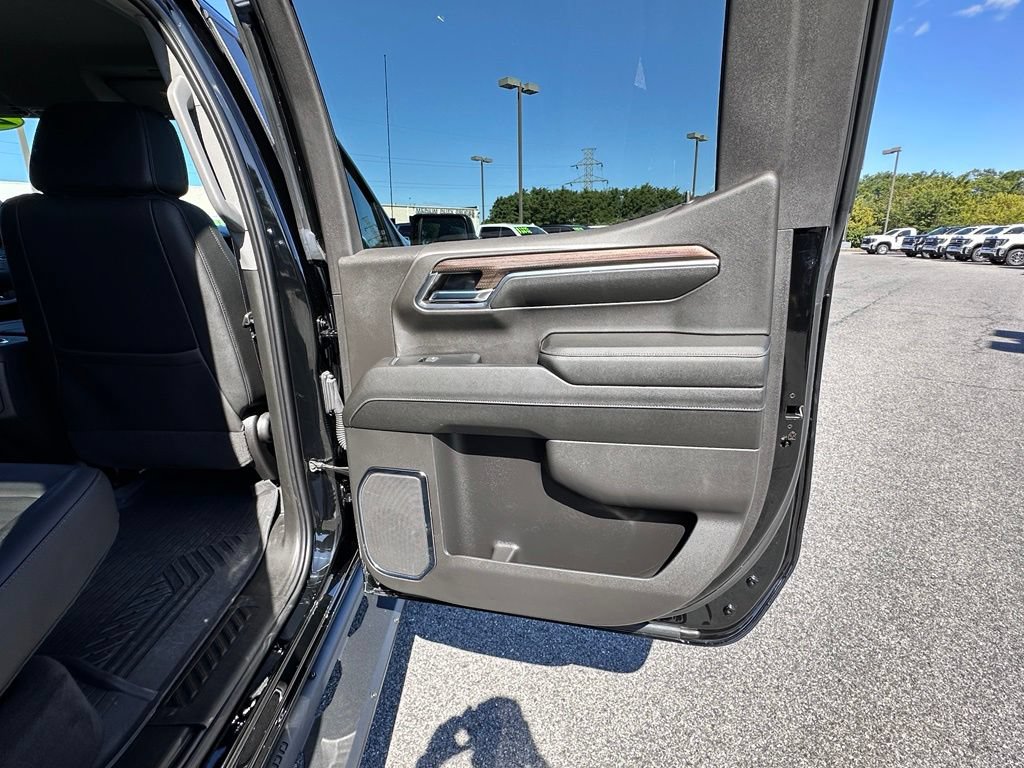 Used 2024 Chevrolet Silverado 1500 LT Trail Boss w/ Convenience Package II AWD/4WD image 18