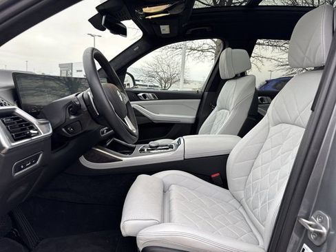 Certified 2024 BMW X7 xDrive40i image 11