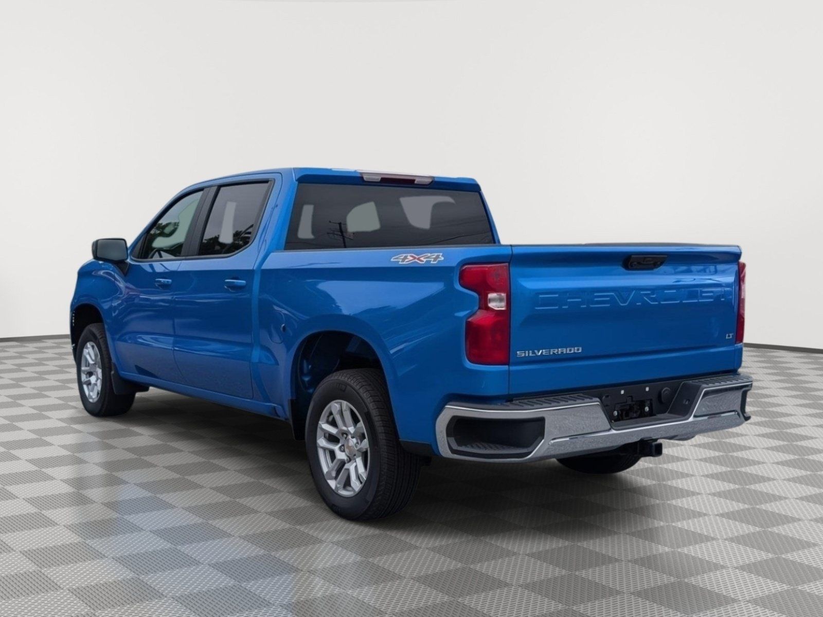 Used 2025 Chevrolet Silverado 1500 LT AWD/4WD image 2