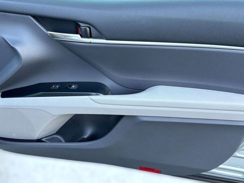 Used 2020 Toyota Camry SE image 33