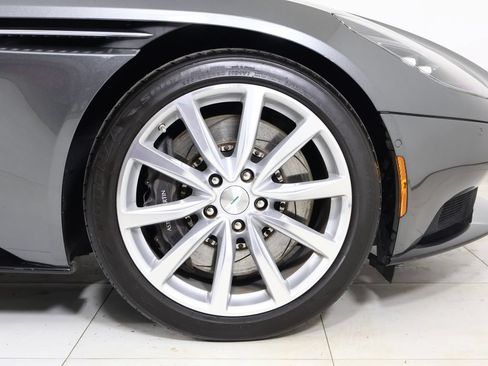 Used 2018 Aston Martin DB11 Coupe RWD image 21
