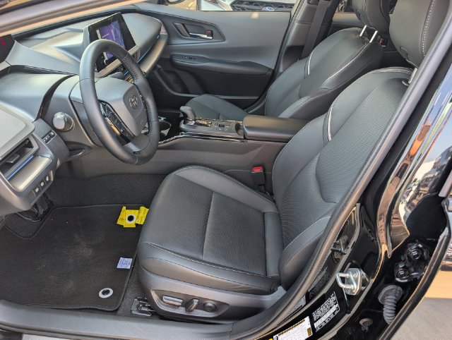 Used 2024 Toyota Prius XLE FWD image 8
