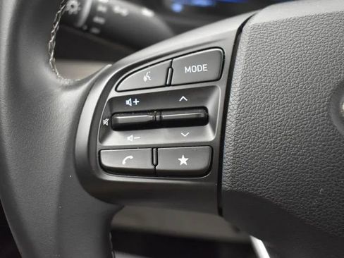 Used 2025 Hyundai Venue SEL image 25