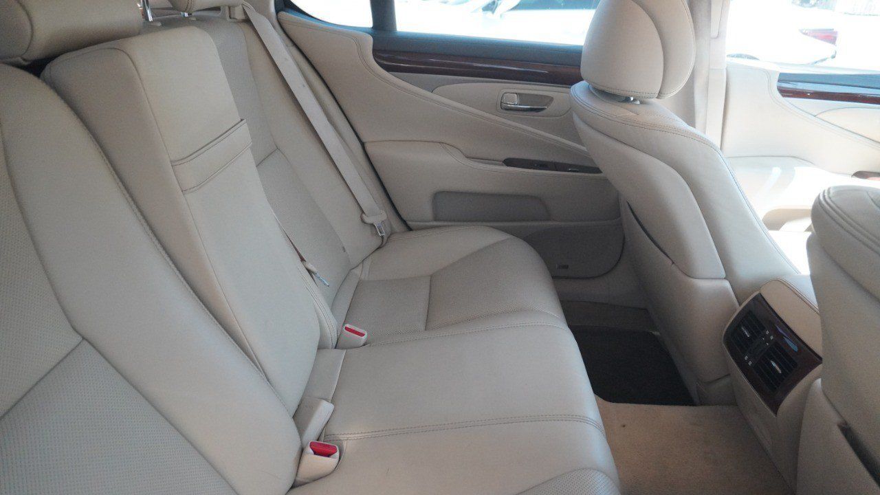 Used 2017 Lexus LS 460 w/ Comfort Package RWD image 12