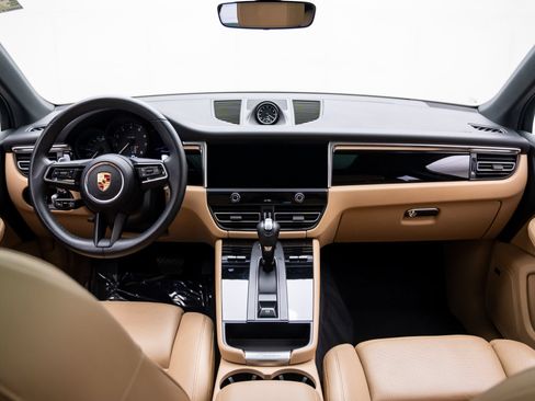 Used 2023 Porsche Macan AWD/4WD image 11