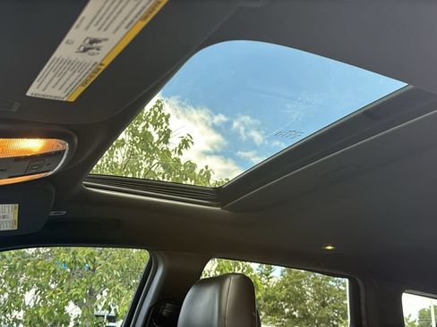 Used 2017 Jeep Grand Cherokee Altitude AWD/4WD image 22