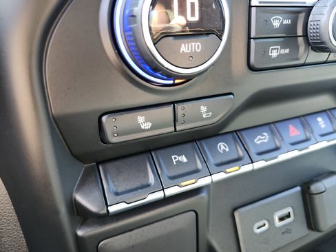 Used 2019 Chevrolet Silverado 1500 LT w/ All-Star Edition image 7