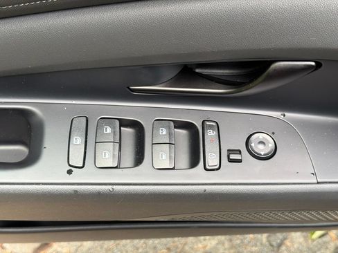 Certified 2025 Hyundai Elantra SEL FWD image 17