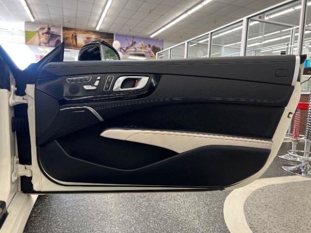 Used 2015 Mercedes-Benz SL 550 w/ White Arrow Edition image 32