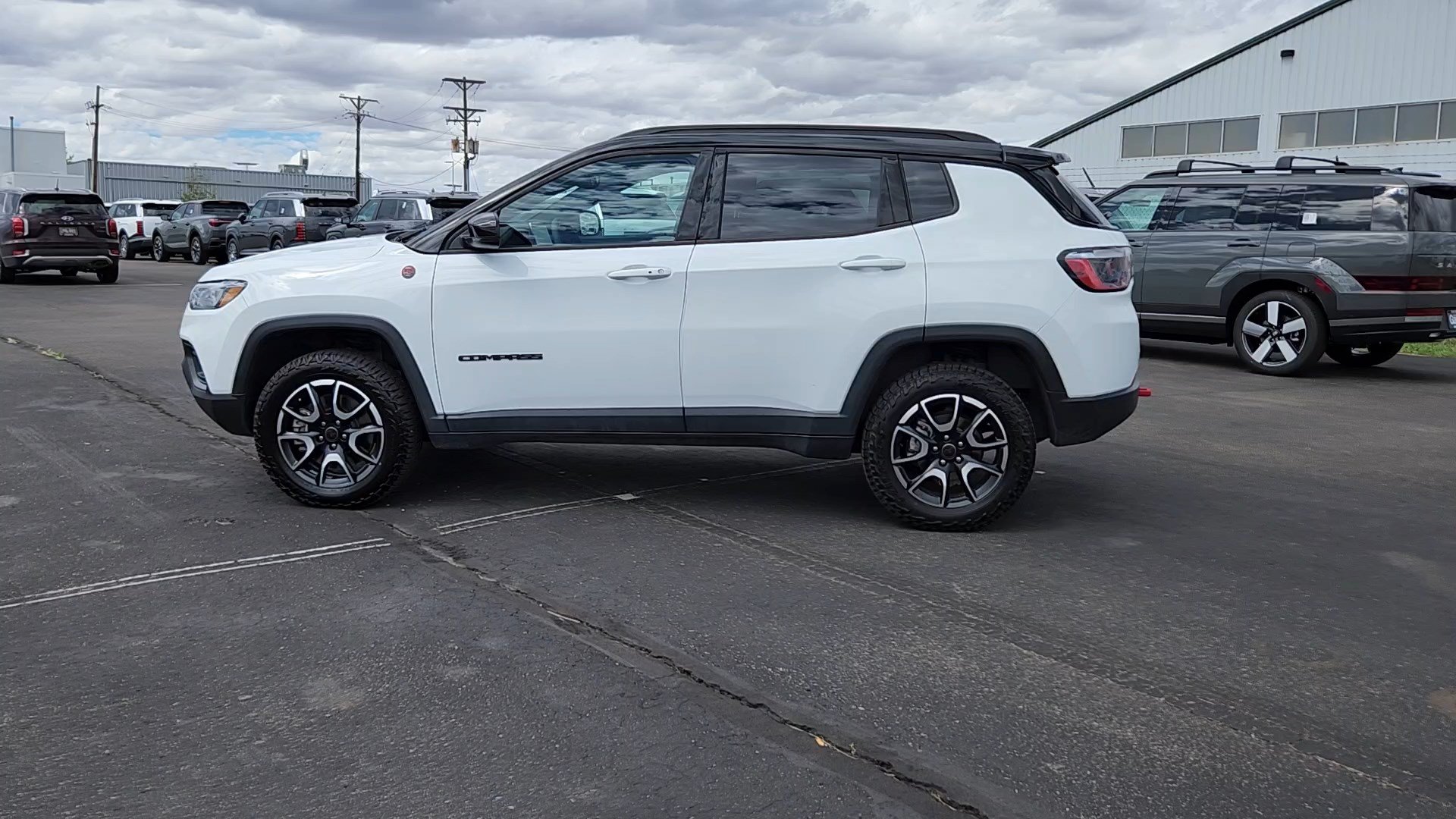 Used 2026 Jeep Compass Trailhawk AWD/4WD image 2