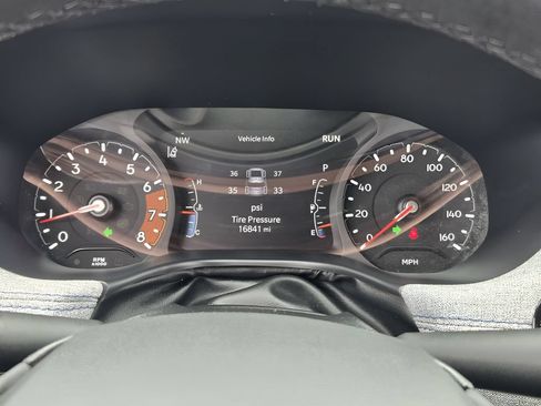 Used 2025 Jeep Compass Latitude AWD/4WD image 14