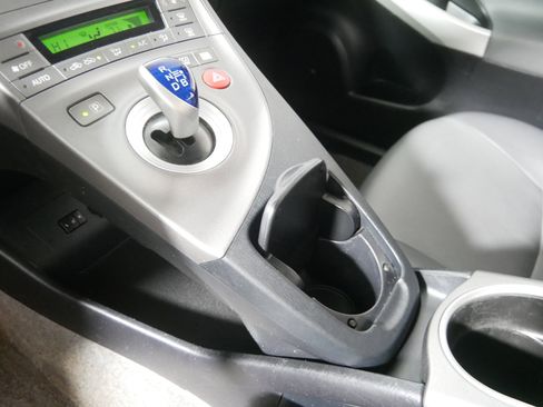 Used 2015 Toyota Prius Five image 24