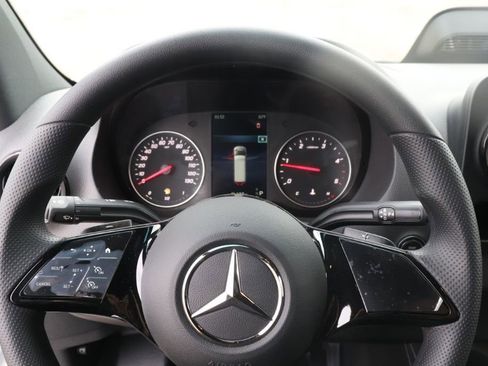 Used 2025 Mercedes-Benz Sprinter 2500 image 14