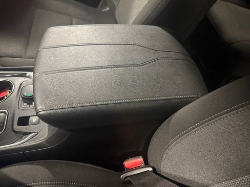 Used 2023 Chevrolet Traverse LT image 23