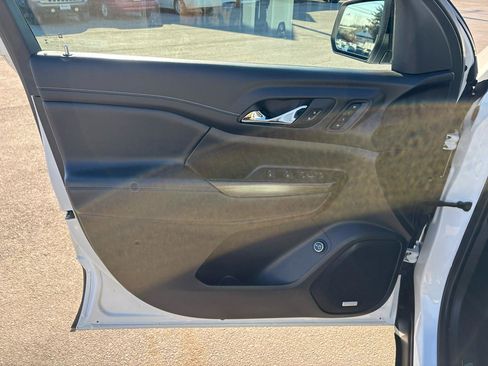 Used 2023 GMC Acadia SLT w/ Elevation Edition image 13