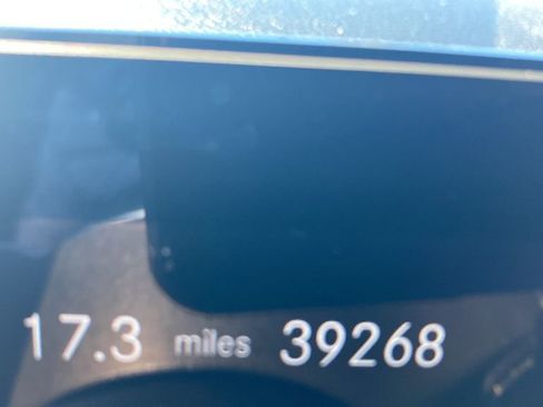 Used 2023 Mercedes-Benz GLB 250 4MATIC w/ Premium Package image 24