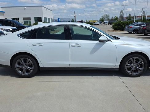 Used 2023 Honda Accord EX image 6