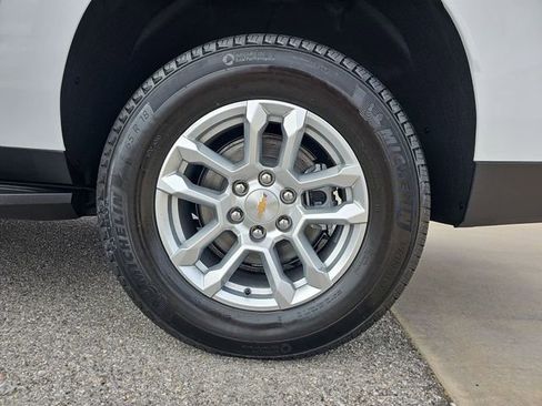 New 2026 Chevrolet Suburban LS RWD image 33