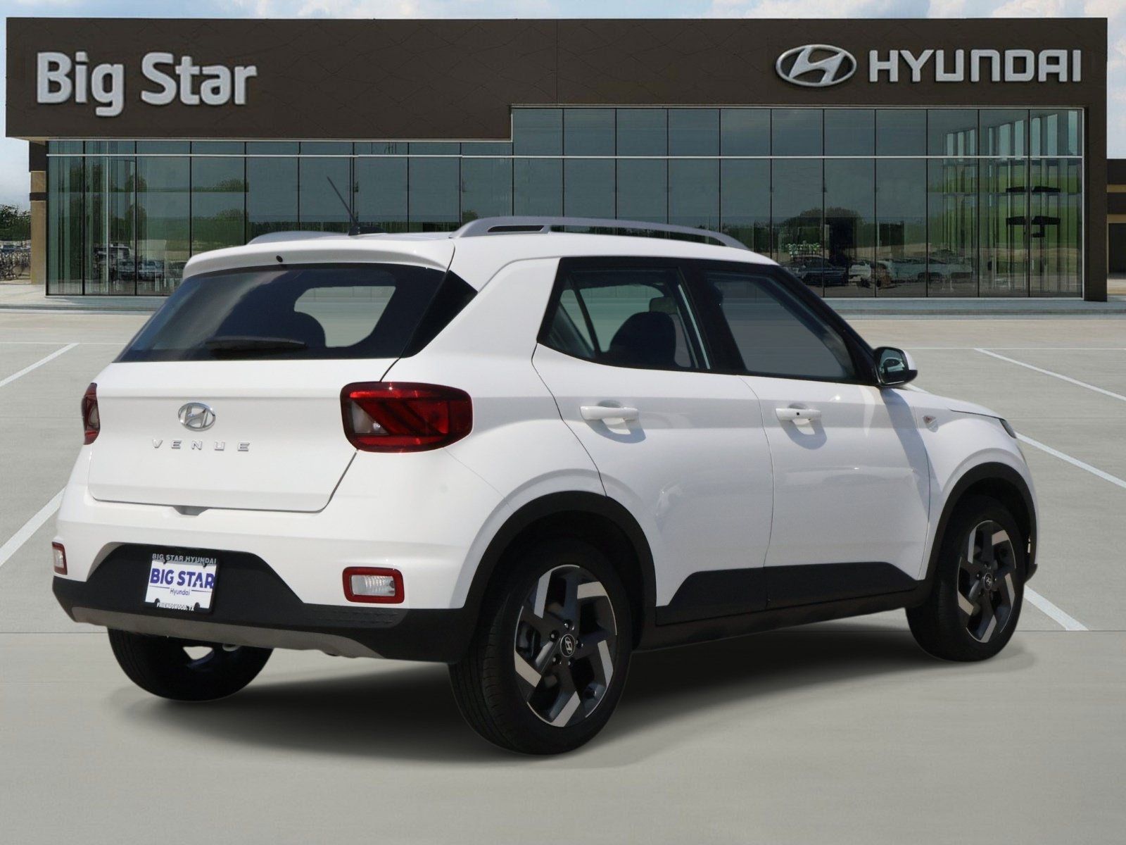 Used 2026 Hyundai Venue SEL FWD image 4