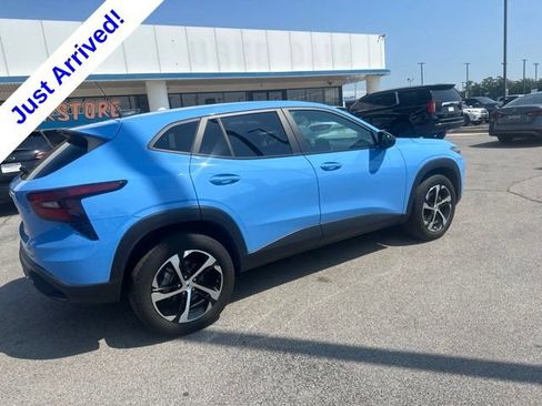 Used 2024 Chevrolet Trax RS w/ Driver Confidence Package FWD image 3