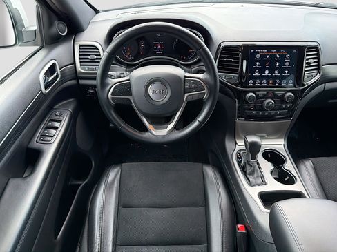 Used 2022 Jeep Grand Cherokee Laredo X image 17