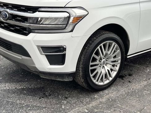 Used 2024 Ford Expedition Limited image 9