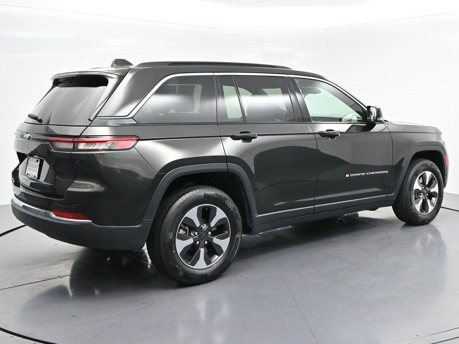 Used 2024 Jeep Grand Cherokee Limited 4xe AWD/4WD image 7