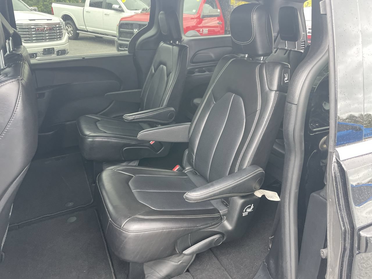 Used 2025 Chrysler Pacifica Select FWD image 37