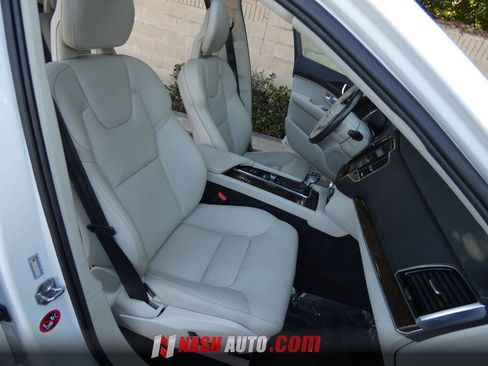 Used 2016 Volvo XC90 T6 Momentum w/ Momentum Plus Package AWD/4WD image 28