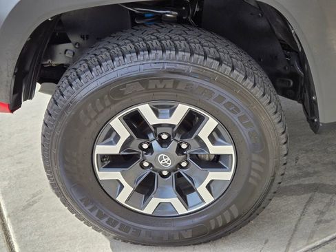 Used 2022 Toyota Tacoma TRD Off-Road image 11