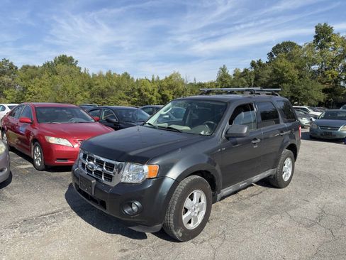 Used 2009 Ford Escape XLT image 2