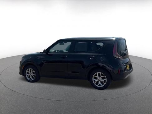 Used 2025 Kia Soul LX w/ LX Technology Package FWD image 10