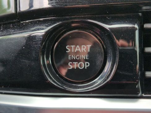Used 2025 Nissan Pathfinder SL AWD/4WD image 28