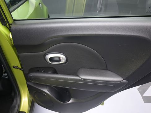 Used 2015 Kia Soul + image 19