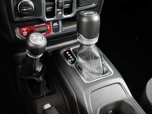 Used 2024 Jeep Wrangler Unlimited AWD/4WD image 16