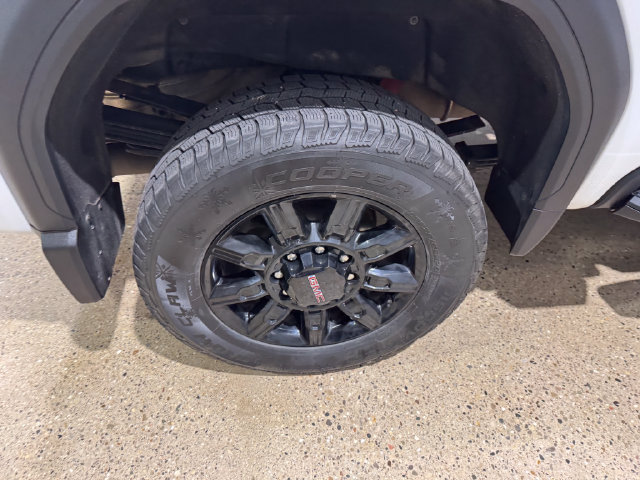 Used 2024 GMC Sierra 2500 AT4 w/ Technology Package AWD/4WD image 31