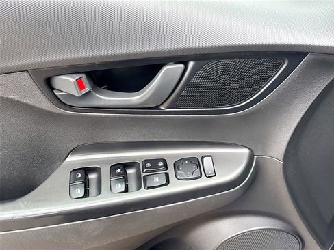 Used 2021 Hyundai Kona SE FWD image 17