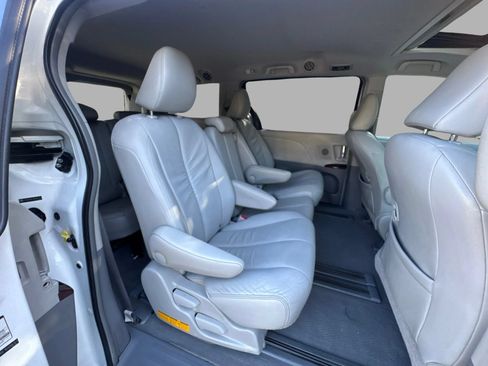 Used 2011 Toyota Sienna XLE w/ XLE Navigation Pkg FWD image 43
