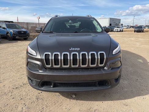 Used 2017 Jeep Cherokee Latitude w/ Cold Weather Group image 8