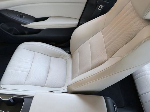 Used 2018 Honda Accord Touring image 19