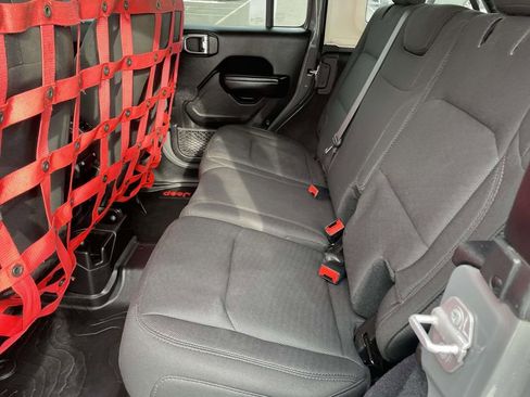 Used 2018 Jeep Wrangler Unlimited Sport S image 21