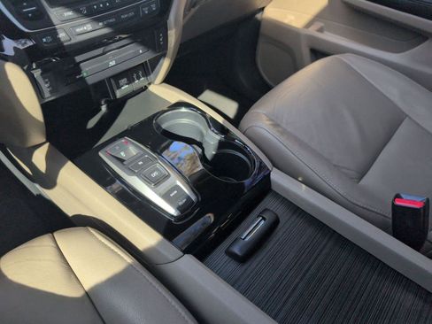 Used 2016 Honda Pilot Touring image 14